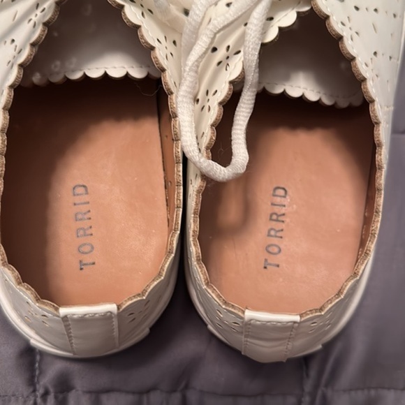 Torrid Sneakers Faux Leather White Laser Cut Design in EUC. Size 9W. - Picture 4 of 8